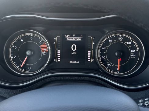 Used 2021 Jeep Cherokee Latitude Plus FWD image 22