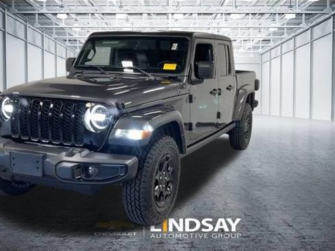 Used 2023 Jeep Gladiator Sport AWD/4WD image 5