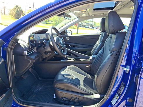 Used 2023 Hyundai Elantra Limited FWD image 13