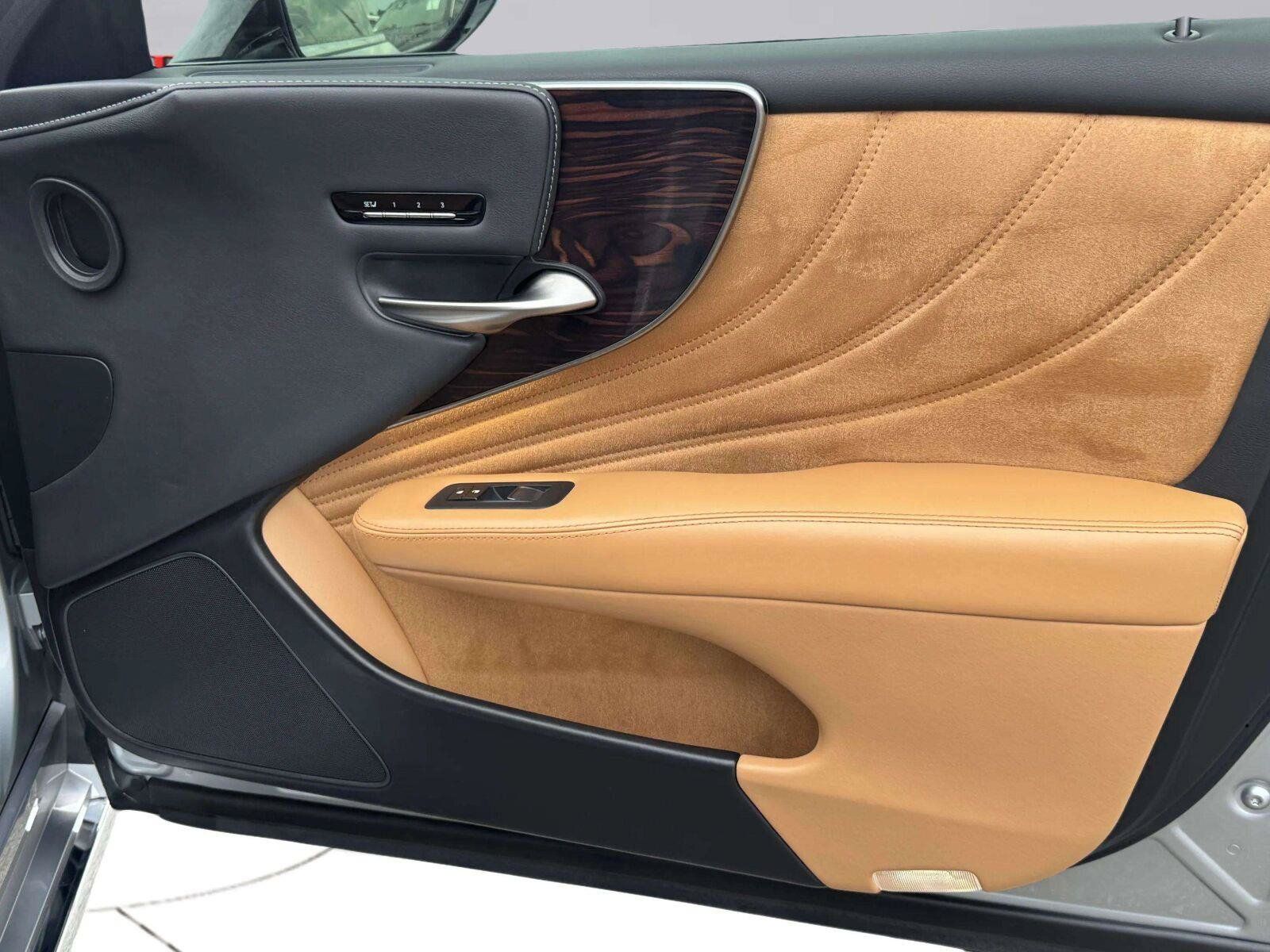 Used 2023 Lexus LS 500 w/ Interior Upgrade Package RWD image 42