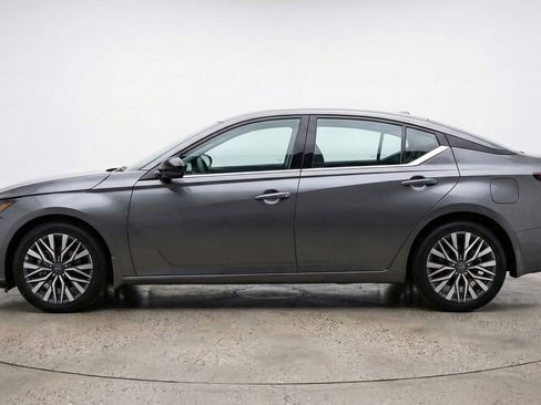 Used 2025 Nissan Altima 2.5 SV FWD image 5