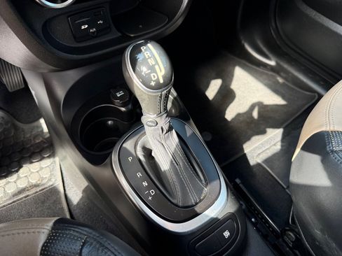 Used 2014 FIAT 500L Lounge FWD image 24