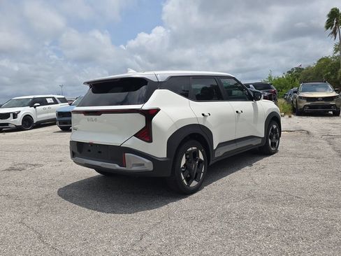 New 2027 Kia Seltos S FWD image 8