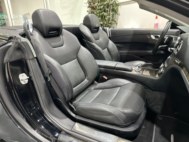Used 2017 Mercedes-Benz SL 450 w/ Premium I Package image 32