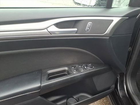 Used 2020 Ford Fusion SE image 9