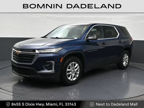 Used 2022 Chevrolet Traverse LS FWD image 1