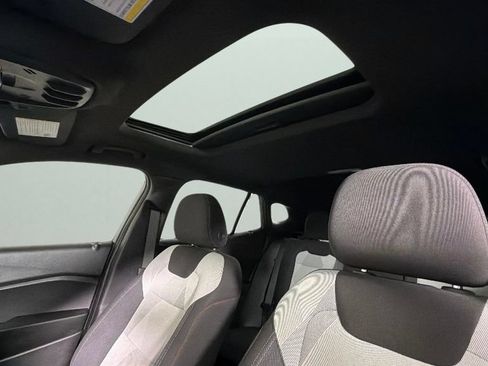 Certified 2024 Chevrolet Trax RS w/ Sunroof Package FWD image 28