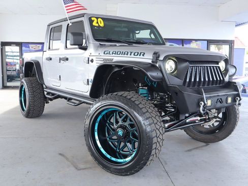 Used 2020 Jeep Gladiator Sport w/ Quick Order Package 24S AWD/4WD image 3
