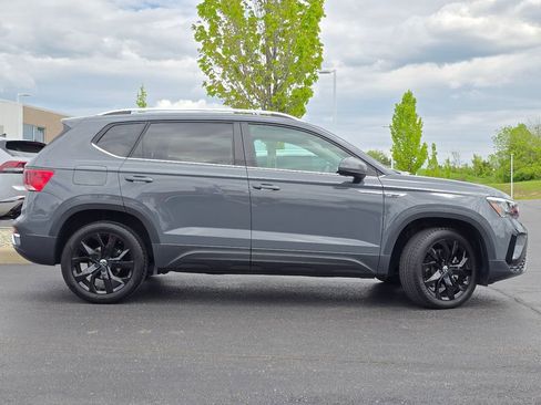 Used 2023 Volkswagen Taos SE w/ Black Wheel Package FWD image 22