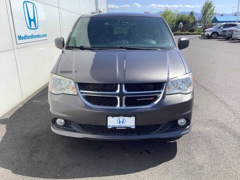 Used 2017 Dodge Grand Caravan SXT FWD image 6