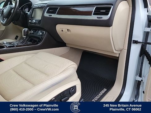 Used 2016 Volkswagen Touareg VR6 image 47