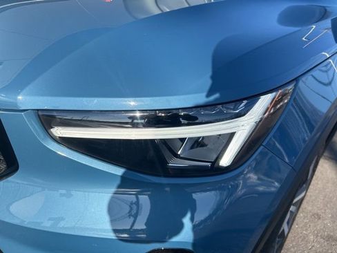 Certified 2025 Volvo XC40 B5 Plus AWD/4WD image 8