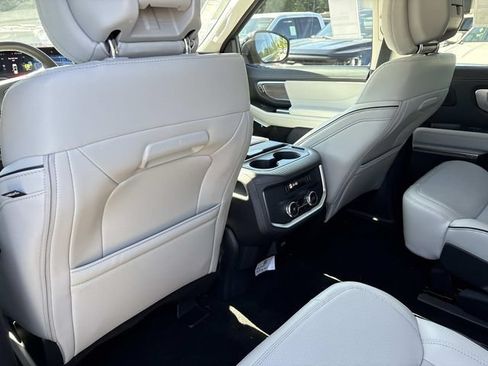 New 2026 Ford Expedition Max Platinum w/ Platinum Ultimate Package AWD/4WD image 18