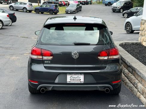 Used 2011 Volkswagen Golf 4-Door FWD image 11