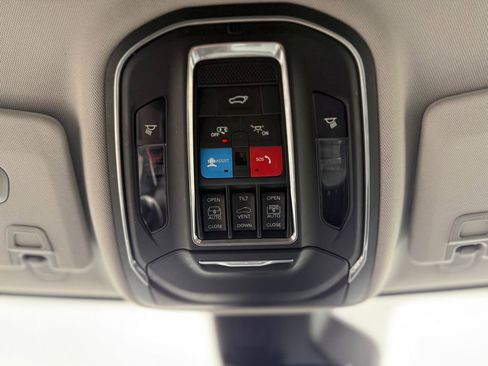 Used 2022 Jeep Grand Cherokee L Limited AWD/4WD image 27