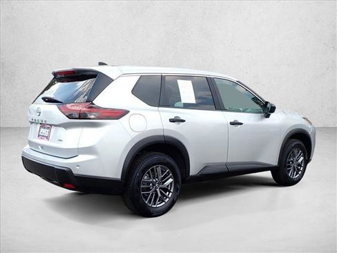 Used 2024 Nissan Rogue S AWD/4WD image 4