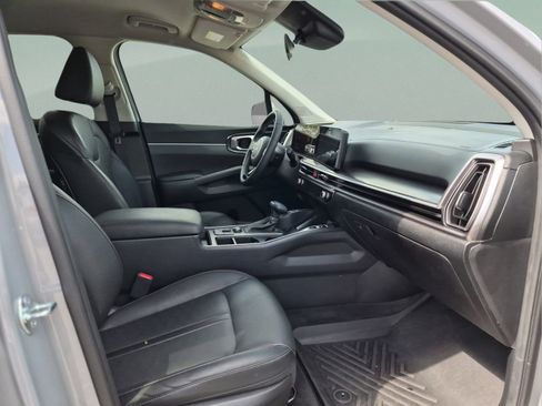 Certified 2025 Kia Sorento S FWD image 20