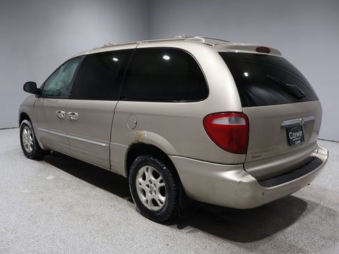 Used 2003 Chrysler Town & Country Limited image 4