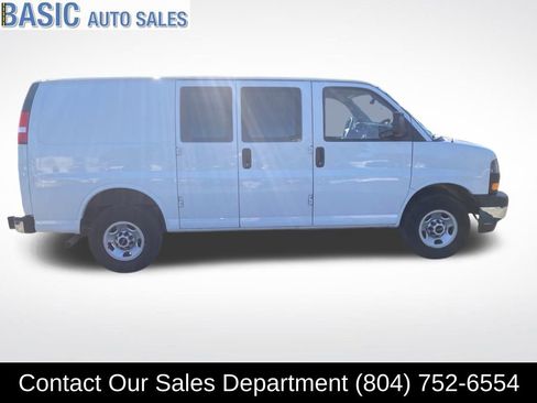 Used 2022 GMC Savana 2500 w/ Driver Convenience Package image 5