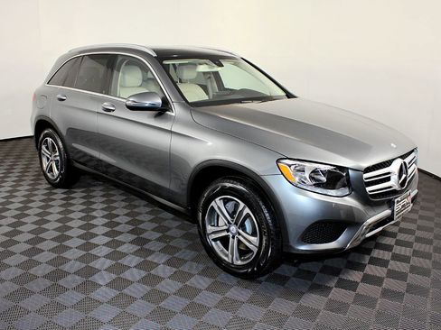 Used 2017 Mercedes-Benz GLC 300 4MATIC image 5
