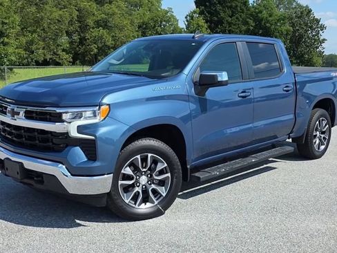 Used 2024 Chevrolet Silverado 1500 LT AWD/4WD image 4