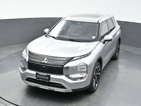 Used 2024 Mitsubishi Outlander SE image 39