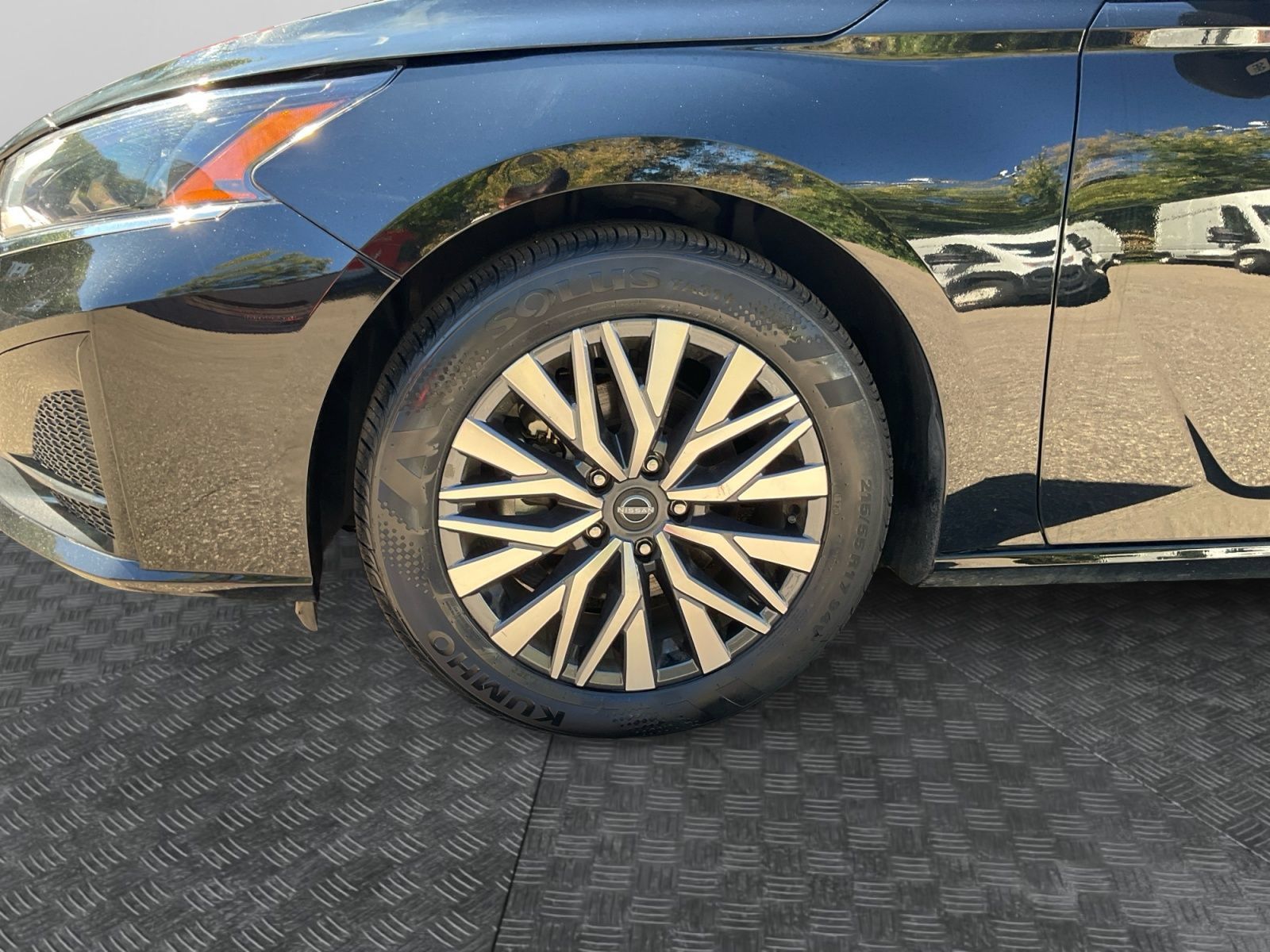 Used 2025 Nissan Altima 2.5 SV FWD image 16