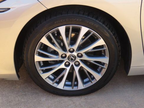 Used 2019 Lexus ES 350 image 5