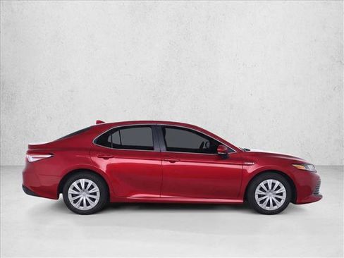 Used 2019 Toyota Camry LE FWD image 8