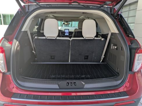 Used 2020 Ford Explorer Platinum w/ Premium Technology Package image 13