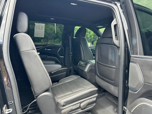 Used 2022 Cadillac Escalade ESV Premium Luxury w/ Performance Package AWD/4WD image 50