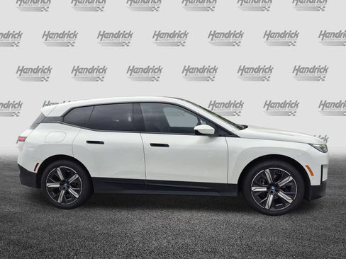 Used 2022 BMW iX xDrive50 AWD/4WD image 11