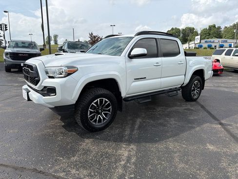 Used 2021 Toyota Tacoma TRD Sport w/ TRD Premium Sport Package AWD/4WD image 7