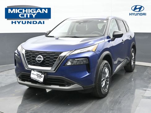 Used 2023 Nissan Rogue S image 1