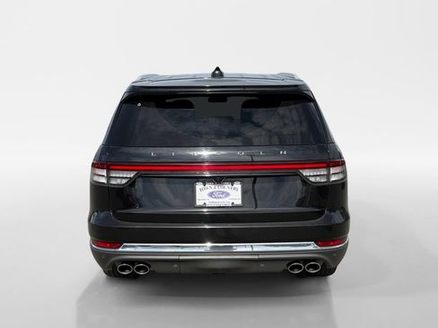 Used 2025 Lincoln Aviator AWD image 4