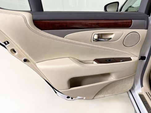 Used 2015 Lexus LS 460 image 28