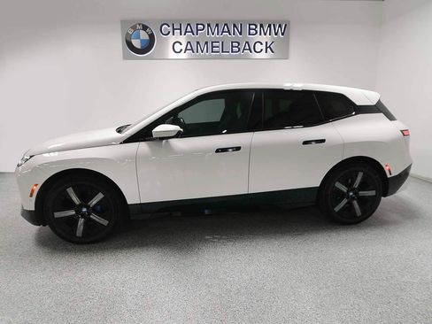 Used 2024 BMW iX xDrive50 w/ Sport Package AWD/4WD image 3