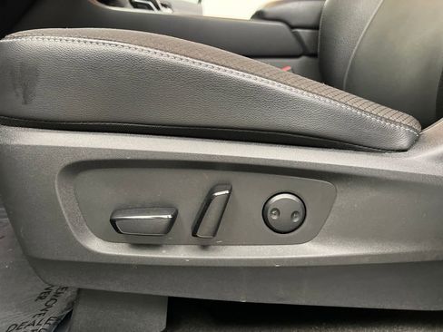 Used 2025 Nissan Pathfinder SL image 10