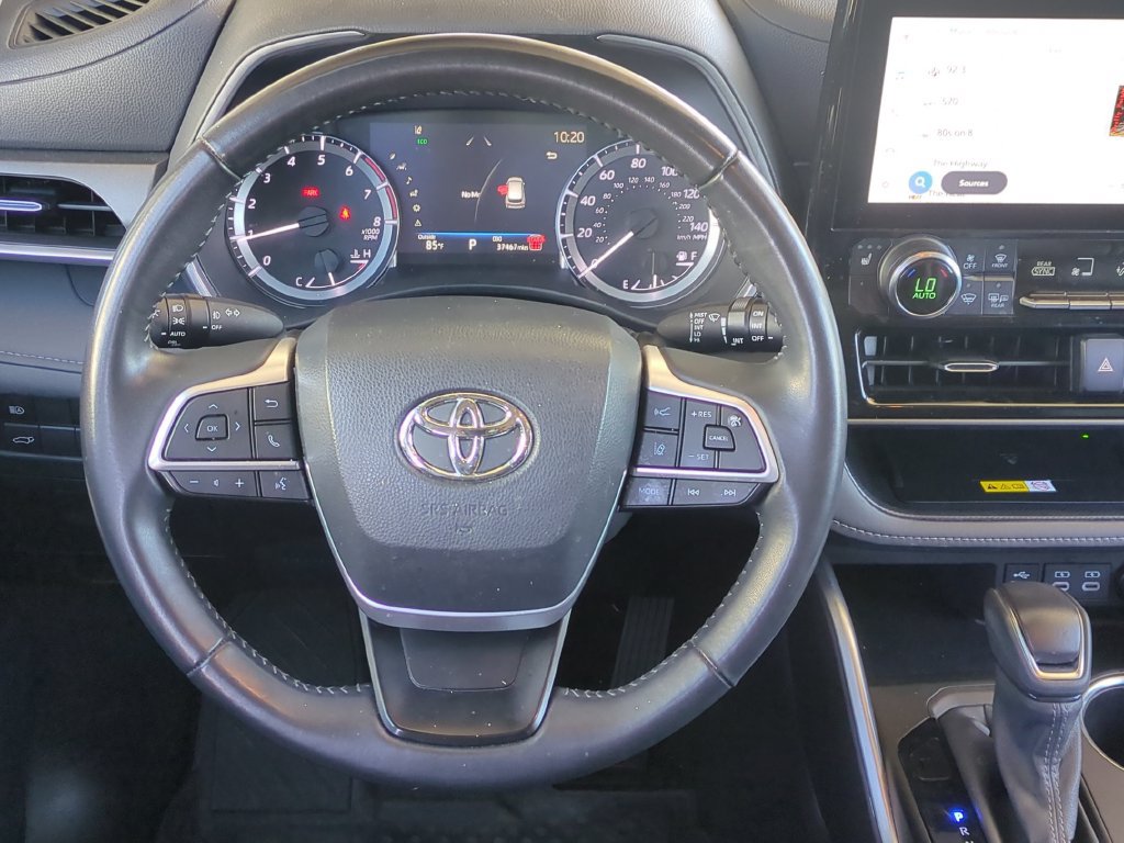 Used 2024 Toyota Highlander XLE AWD/4WD image 24