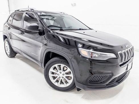 Used 2020 Jeep Cherokee Latitude FWD image 11