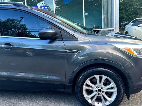 Used 2018 Ford Escape SE image 12