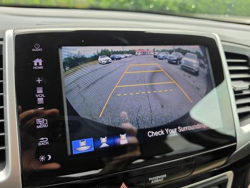 Used 2017 Honda Pilot Touring image 14