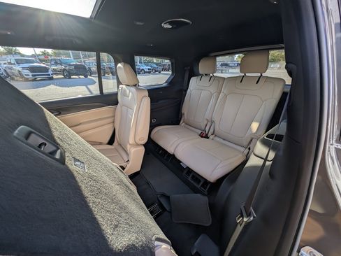 New 2025 Jeep Grand Cherokee L Limited image 17