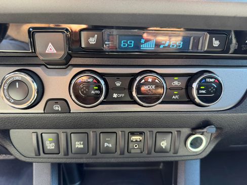 Used 2016 Toyota Tacoma TRD Sport w/ Premium & Technology Package AWD/4WD image 31