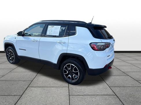 Used 2025 Jeep Compass Trailhawk AWD/4WD image 3