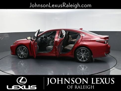Used 2023 Lexus ES 300h w/ Premium Package image 36