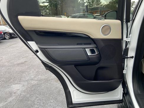 Used 2019 Land Rover Discovery SE image 20