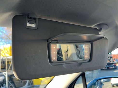 Used 2018 Buick Enclave Essence image 23