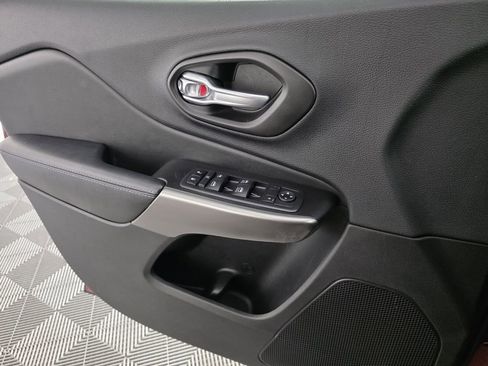 Certified 2020 Jeep Cherokee Latitude Plus image 27