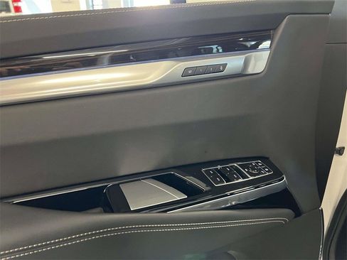 Certified 2025 Cadillac Escalade Premium Luxury image 18